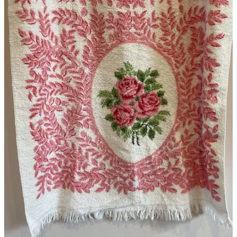 Vintage 70s Cannon Royal Family Three Roses Bath Towel Fringe Pink Retro Mod